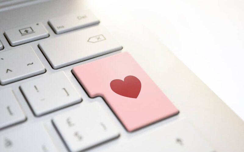 7 Tipps, damit lesbisches Online-Dating auch für Dich funktioniert